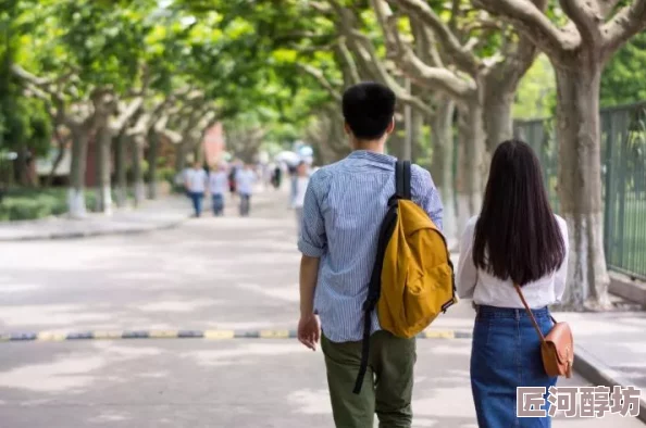 男男Gay裸体调教打屁股为什么它会引起讨论也许是因为它涉及到复杂的性心理和认同问题